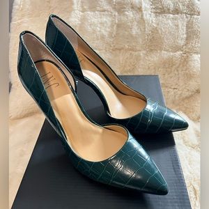 I.N.C. Kenjay Green leather Crocodile pump. Size 6. Only worn once.
